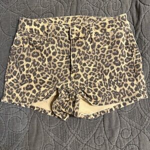 AE Women’s Stretch Leopard Perfect Shortie